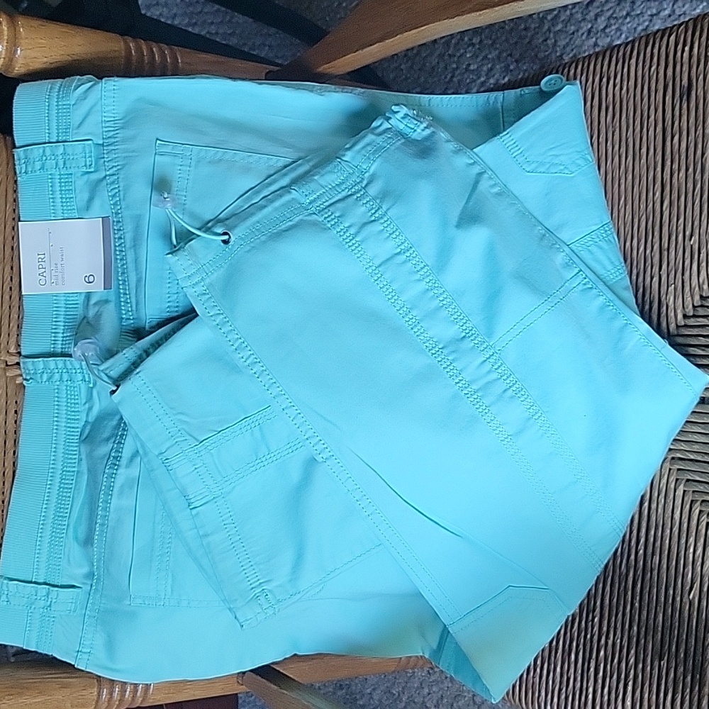 Style & Co blue, mid rise, comfort waist capris, size 6 - Picture 8 of 11